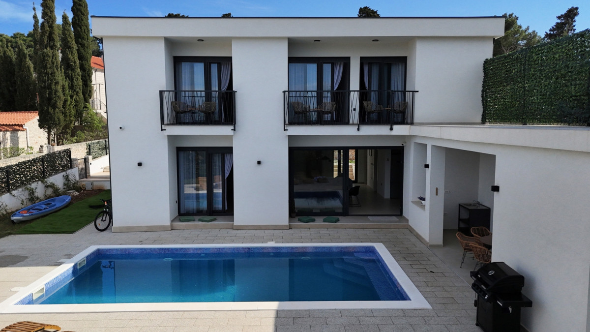 Villa White