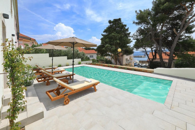 Villa Mira