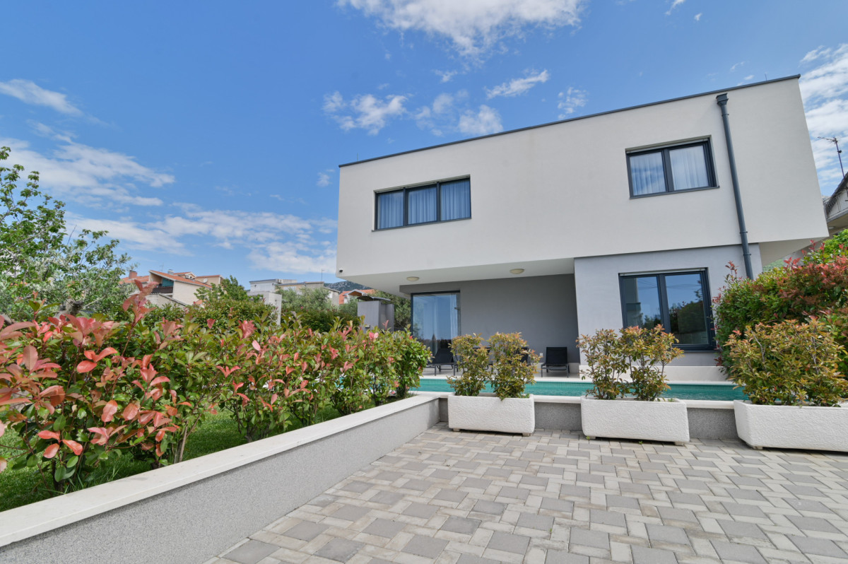Villa Twin Ladies