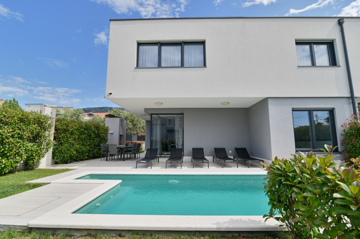Villa Twin Ladies