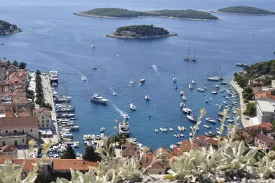 Entdecke Kroatiens exklusive private Bootstouren & Inselhopping-Abenteuer mit My Luxoria