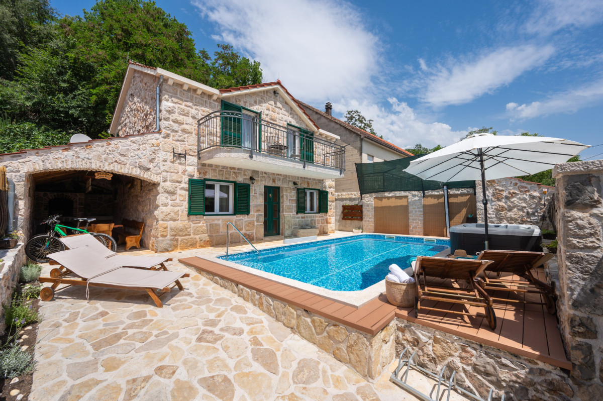 Villa Old House