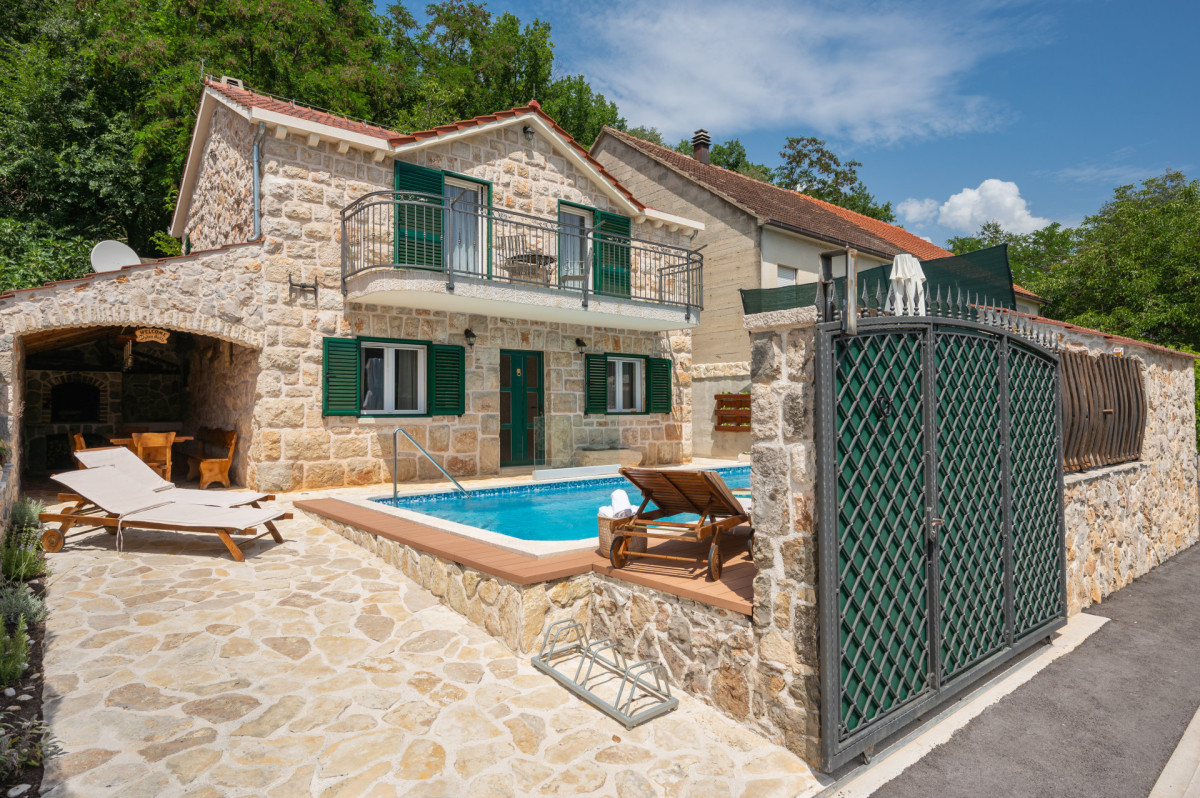 Villa Old House