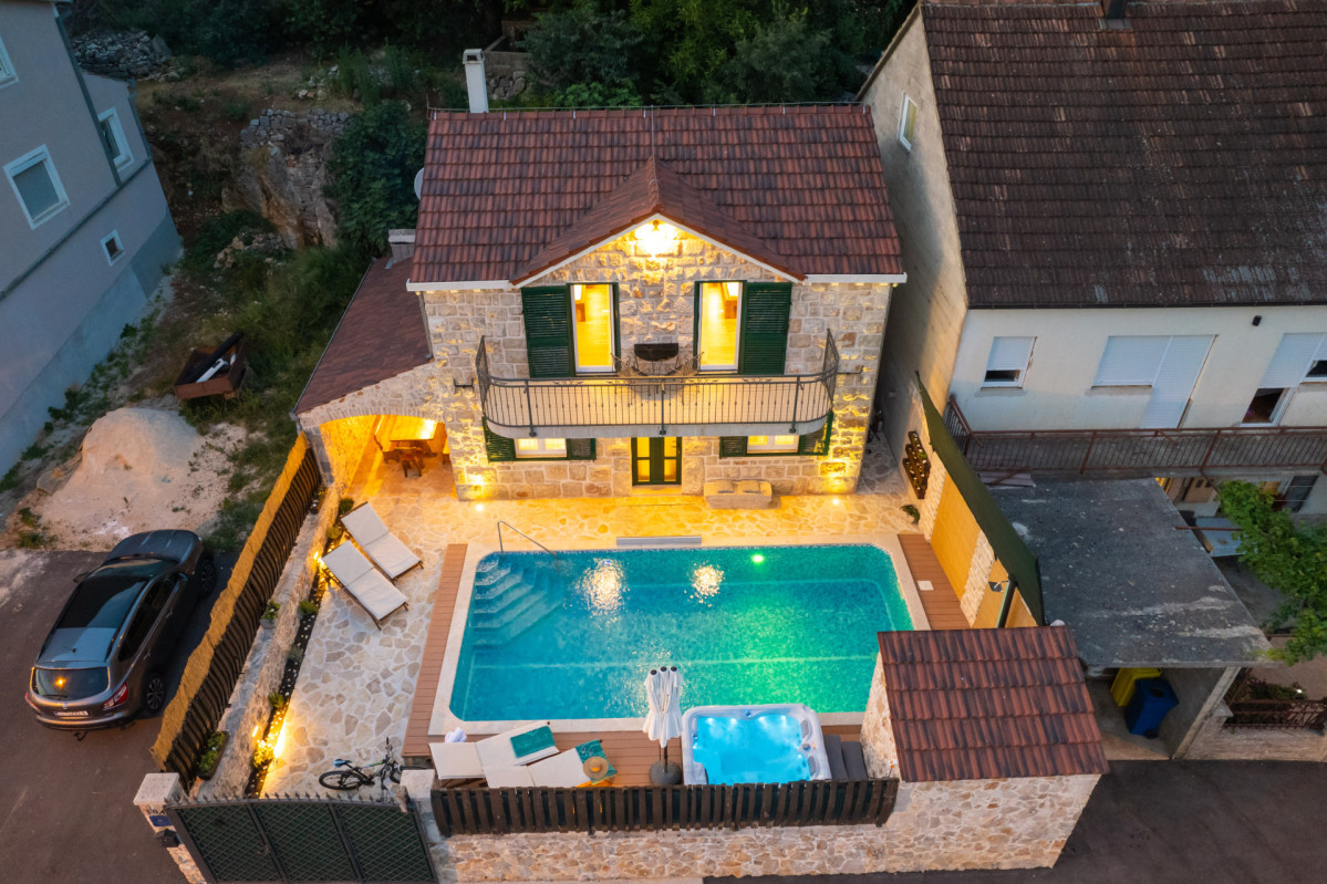 Villa Old House