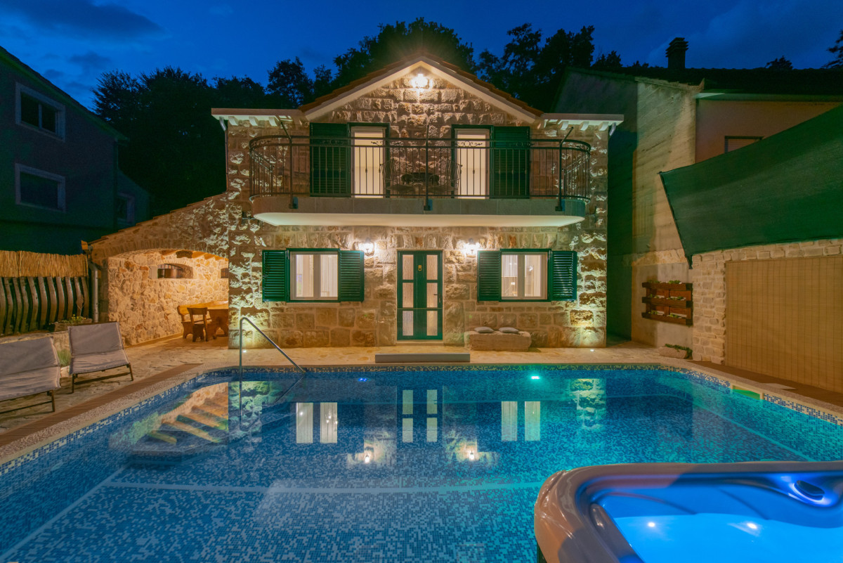 Villa Old House