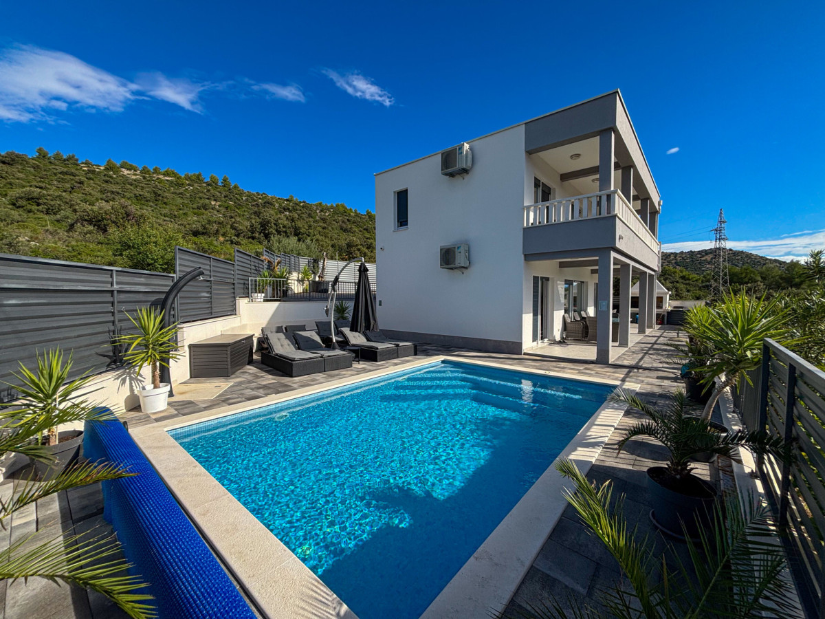 Brand new villa Mari with a view