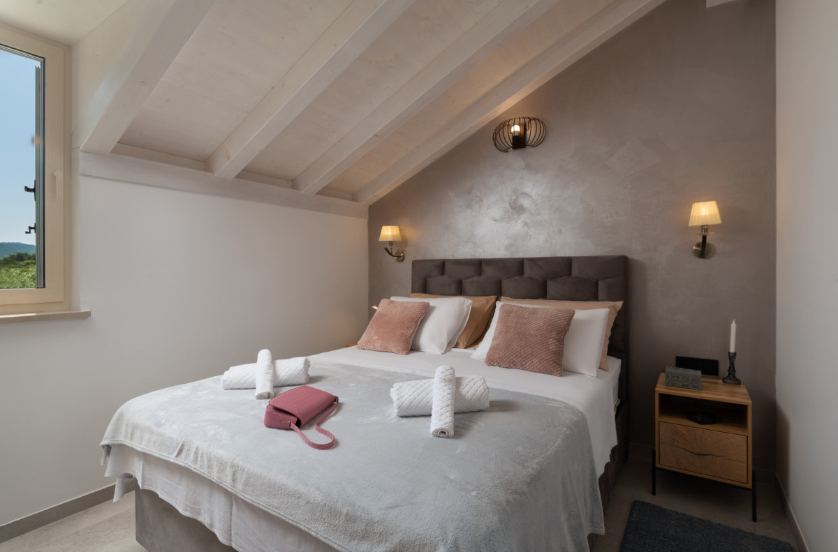 Cozy loft bedroom at Villa Utopia