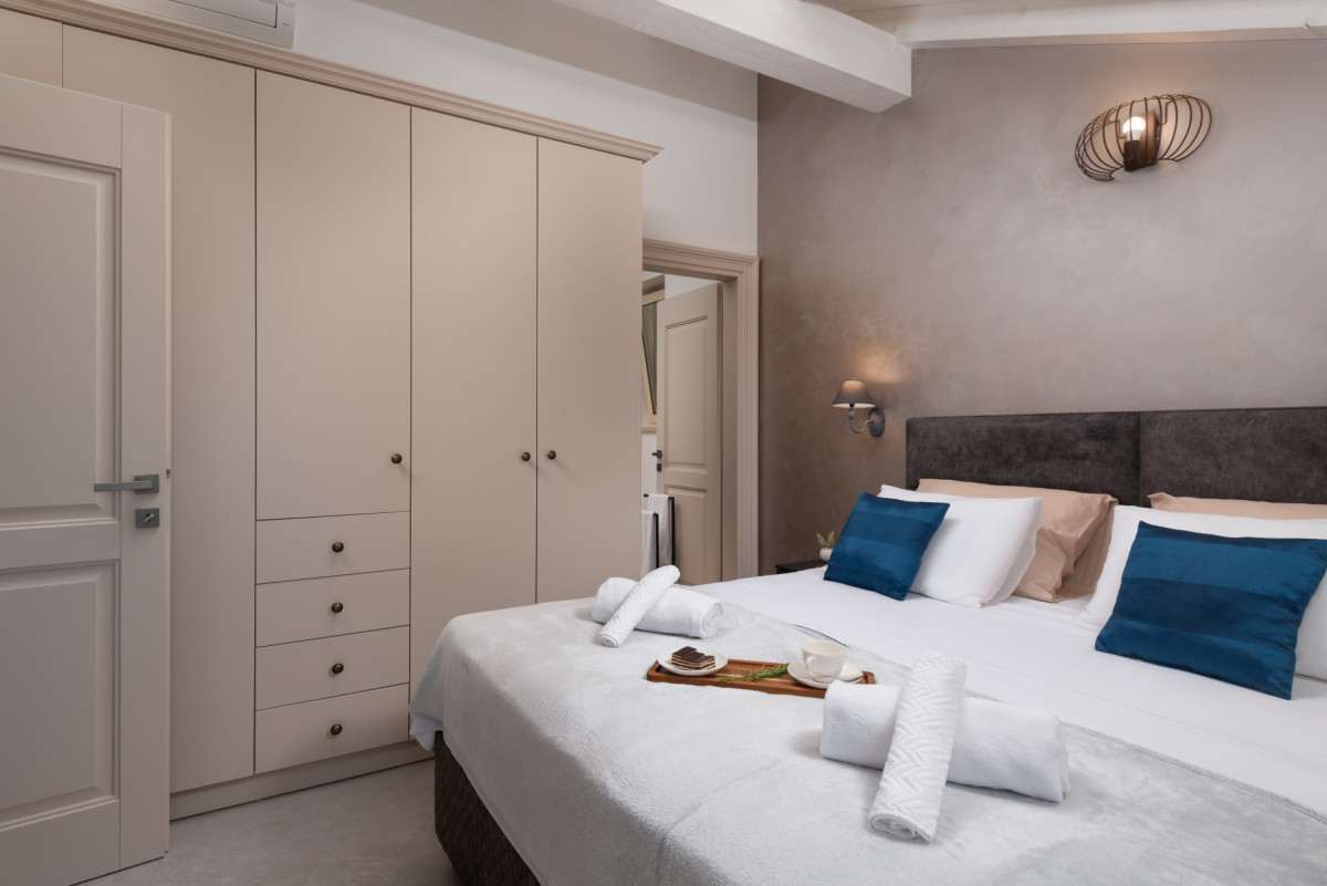 Elegant en suite bedroom at Villa Utopia