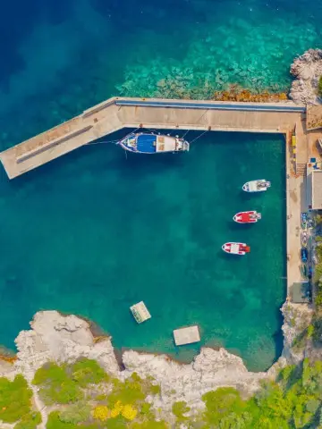 Villas with Boat Mooring