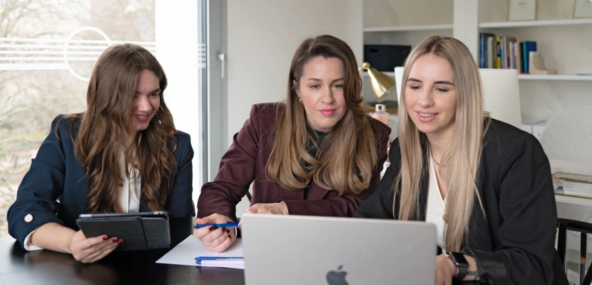 Booking Agents Coordinating Bookings and Guest Reservations