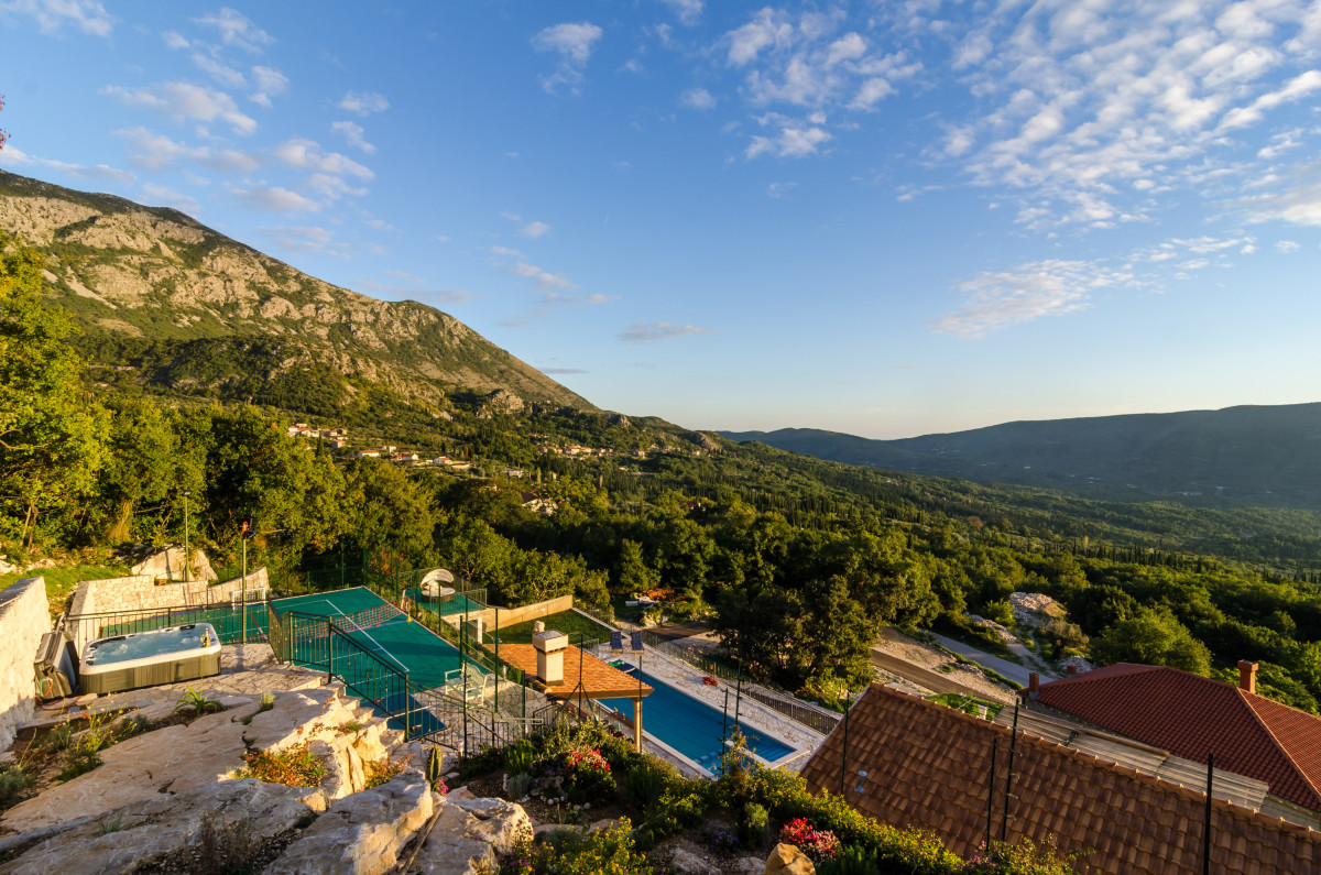 Villa Falcon Rook