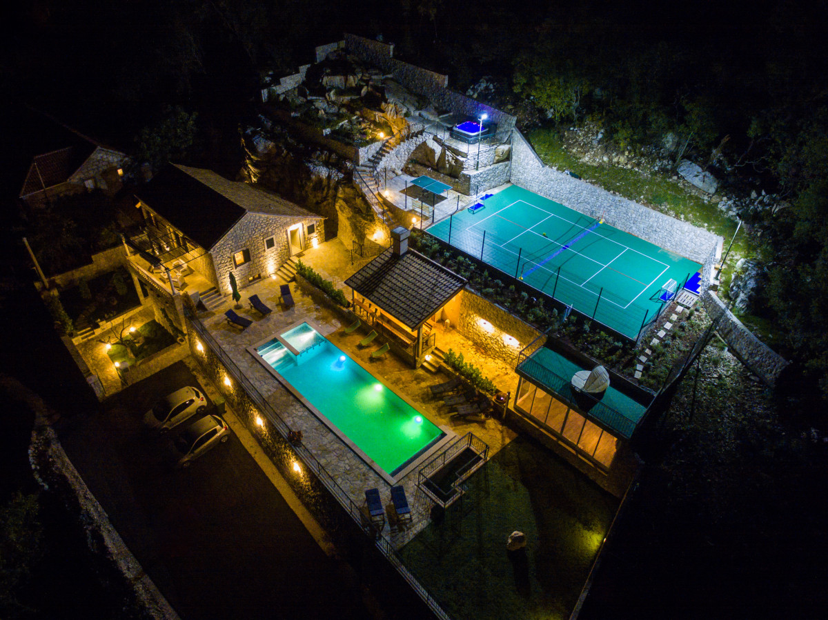 Villa Falcon Rook