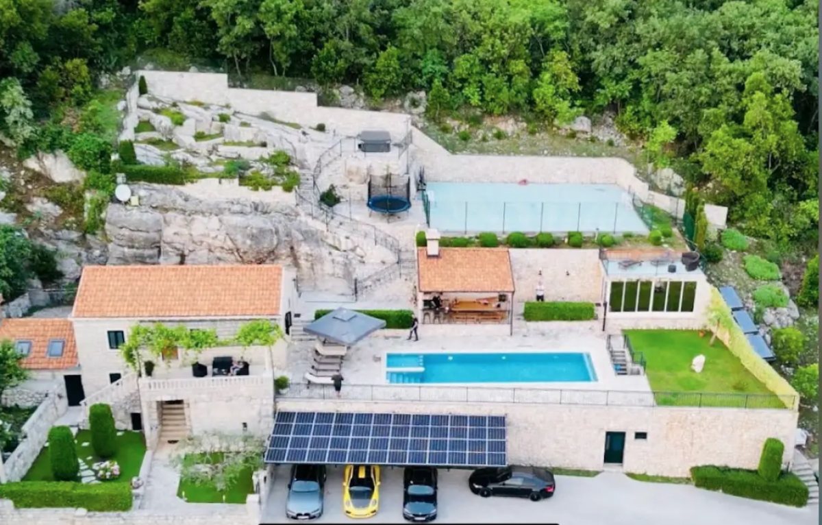Villa Falcon Rook