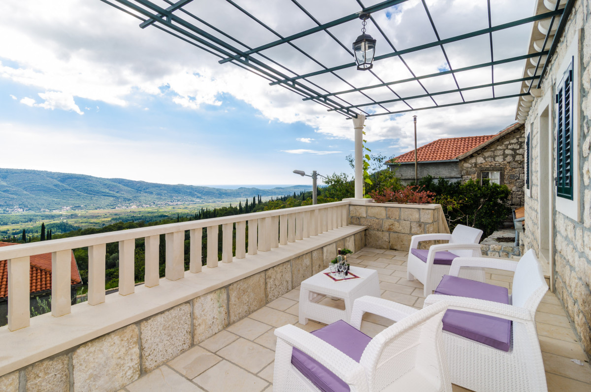 Villa Falcon Rook