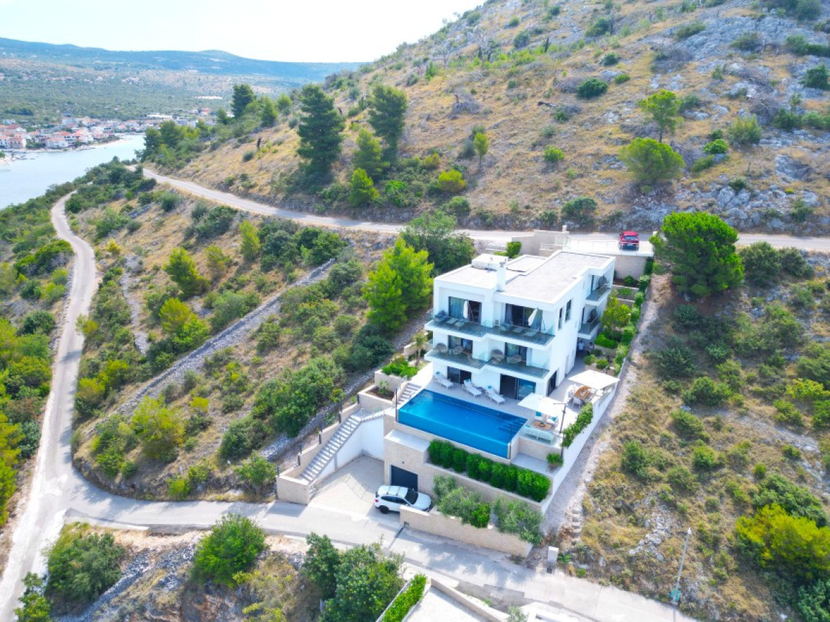 Villa Aurea Lux