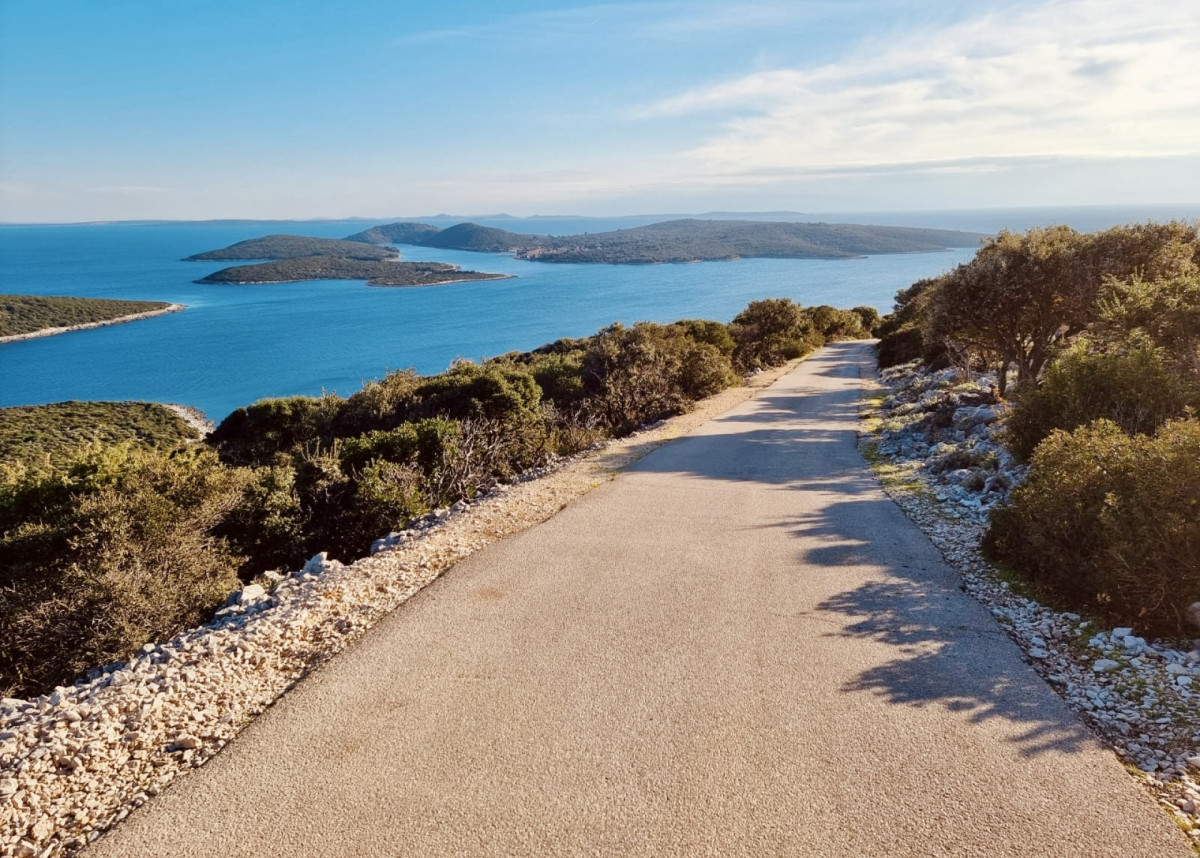 Renting a Car in Croatia: What Villa Guests Should Know Before Booking